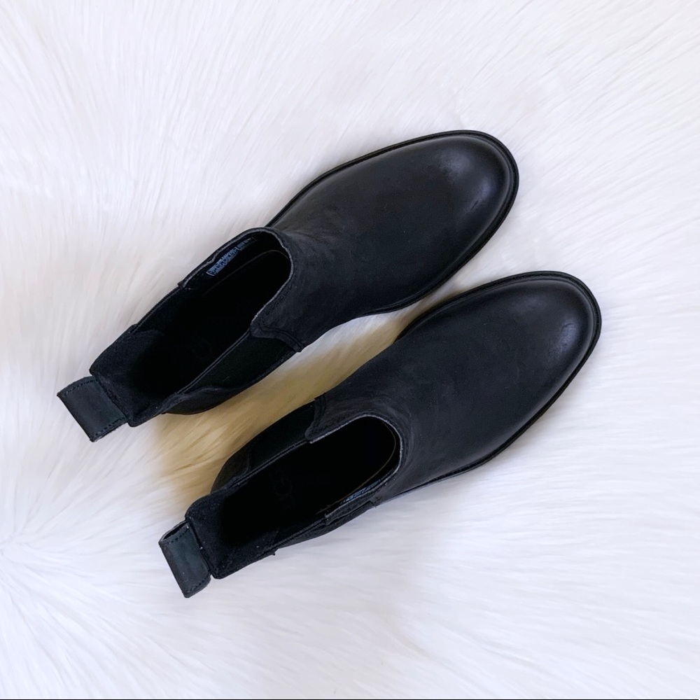 UGG Emmeth Black Leather Chelsea Booties - Picture 4 of 9